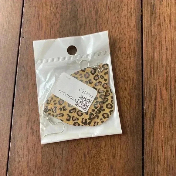 🆕Leopard Pattern Earrings🆕 - Picture 2 of 2